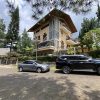 Villa Istana Bunga Lembang Penginapan Nyaman untuk 50 Orang